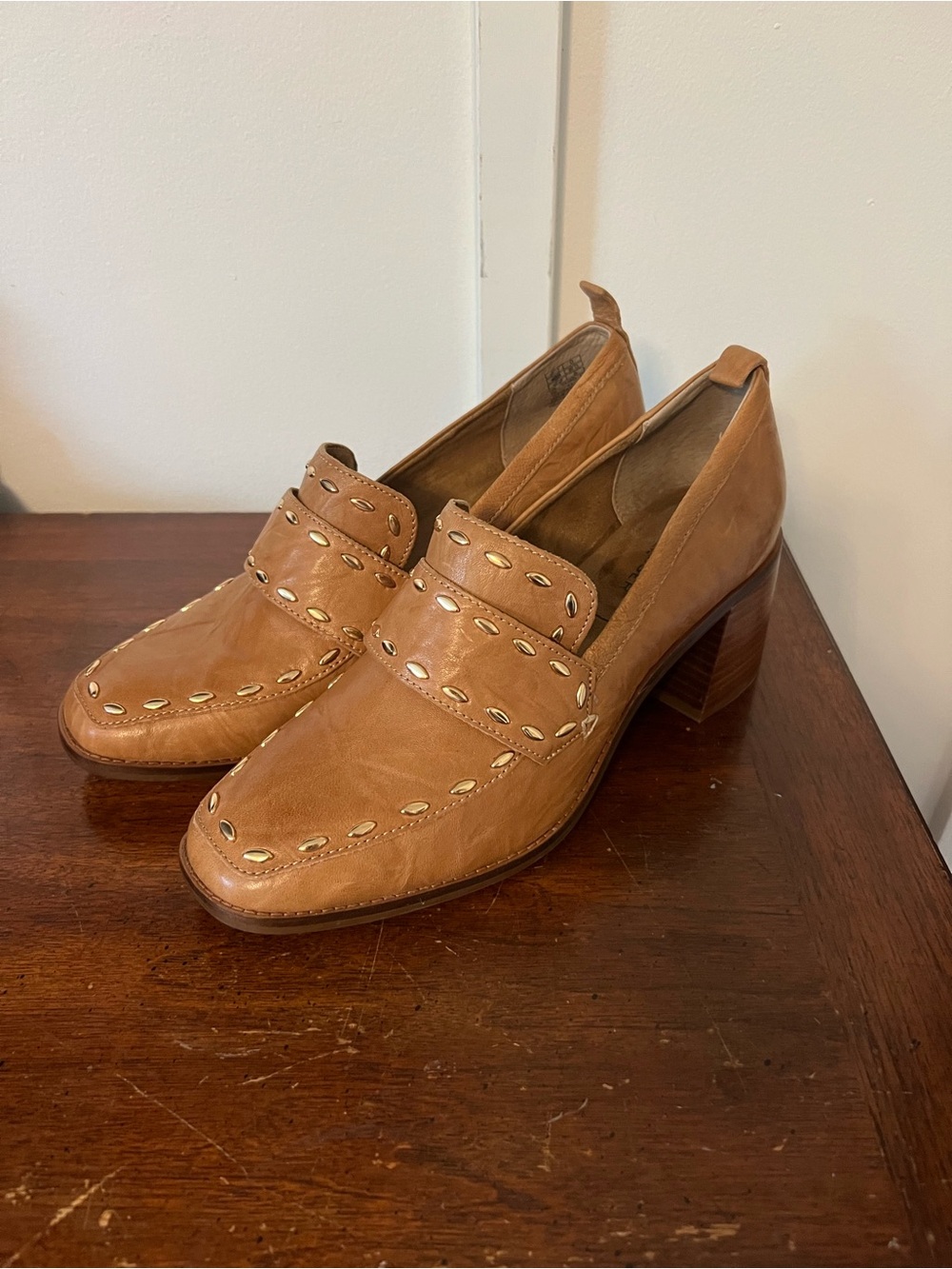 Kelsi Dagger Tan Leather Studded Block Heel Loafer NWOT size 10